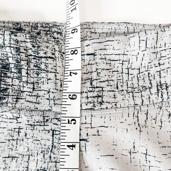 Alo Tech Lift Leggings - Picture 7 of 12